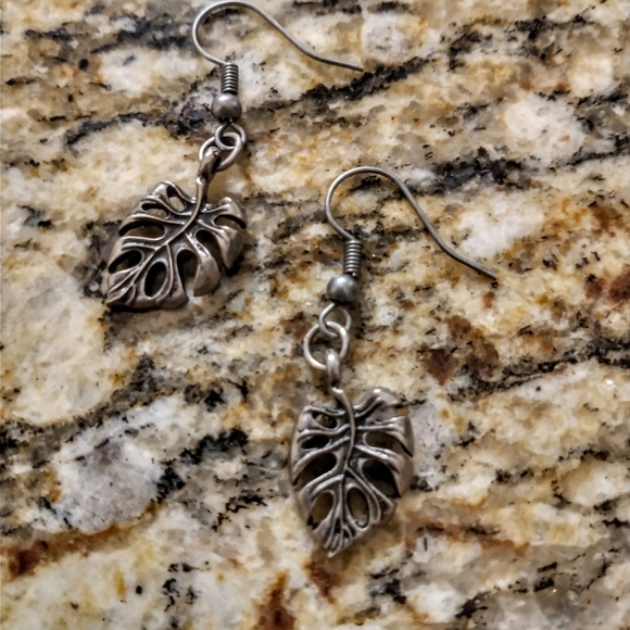 Earrings - Picture 6 of 10